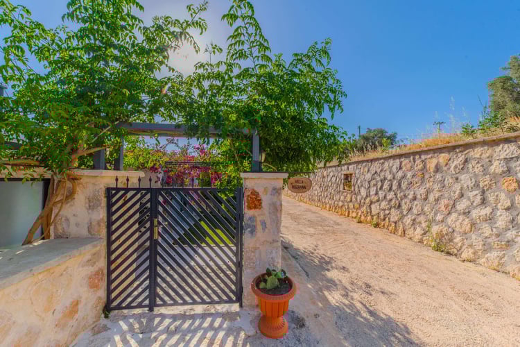 1kiralik-yazlik-villa-villa-ruzanna- (1).jpg