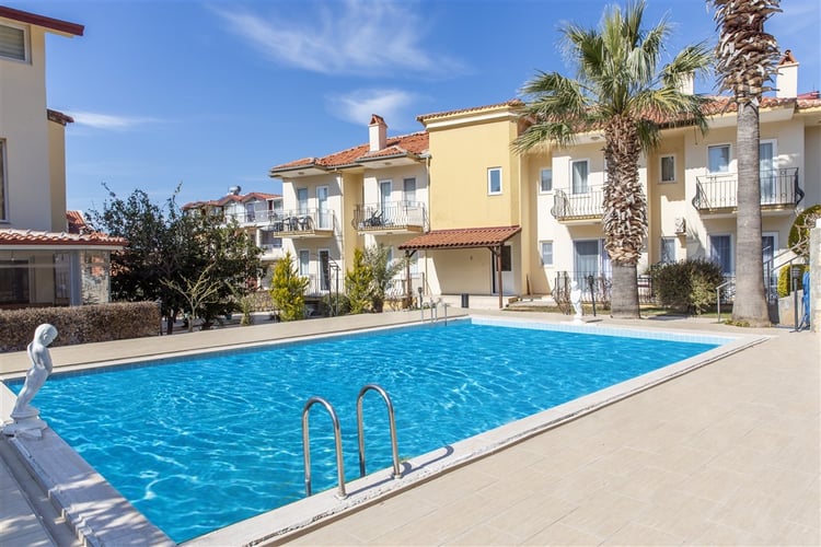 yazlik-kiralik-ortak-havuzlu-apart-apart-gokay- (4).jpg