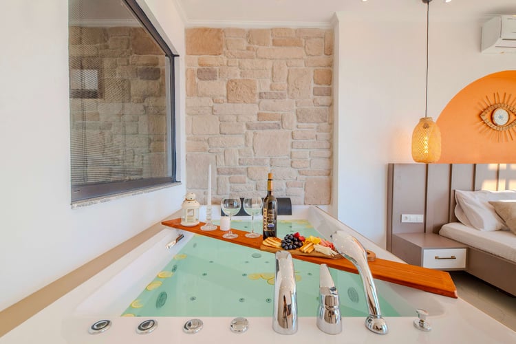 1kiralik-yazlik-jakuzili-villa-villa-elysium- (42).jpeg