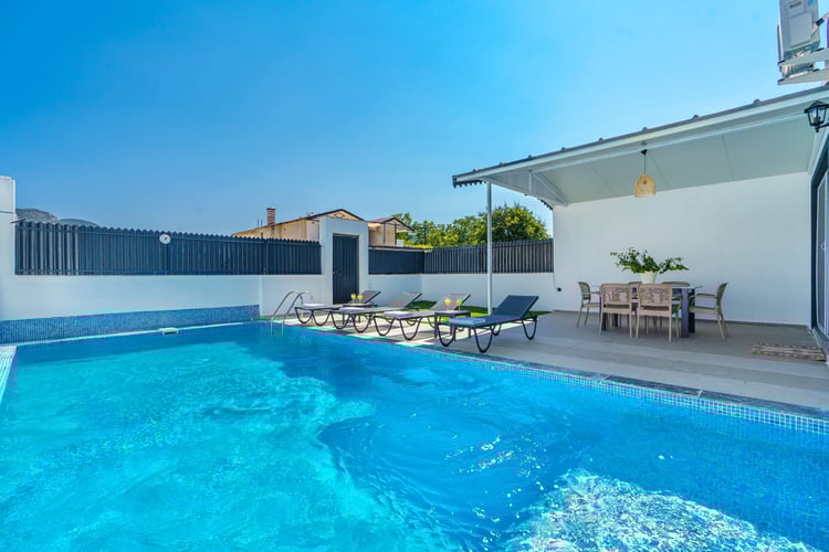 1kiralik-yazlik-villa-villa-zehra- (11).jpg