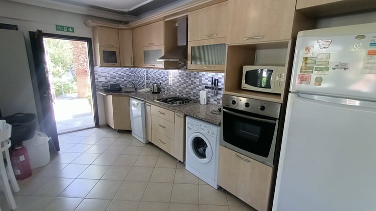 kiralik-ortak-havuzlu-apart-apart-baba- (20).jpg