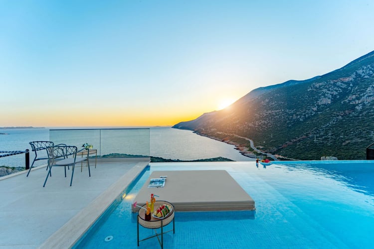 1kiralik-yazlik-deniz-manzarali-villa-villa-akbülüt-1- (45).jpg