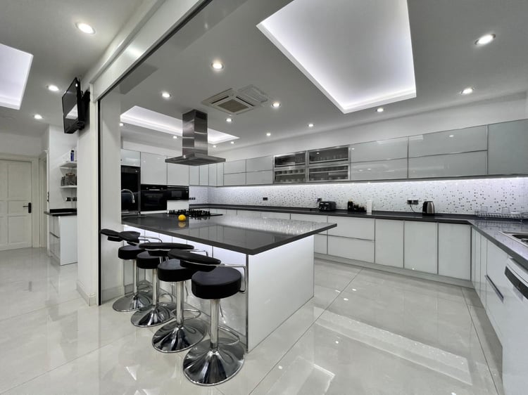 1kiralik-kalabalık-aileler-icin-uygun-villa-villa-gulistan- (6).jpeg