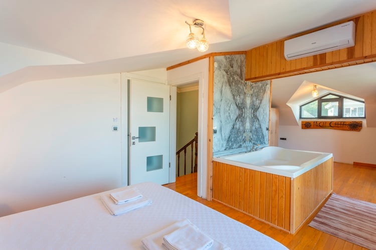 1jakuzili-yazlik-villa-villa-angel-prestige-g- (33).jpg