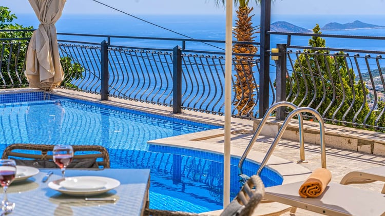 1kiralik-deniz-manzarali-villa-villa-beyaz- (8).jpg