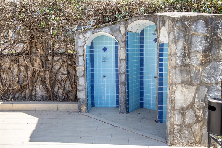 yazlik-kiralik-ortak-havuzlu-apart-apart-gokay- (5).jpg