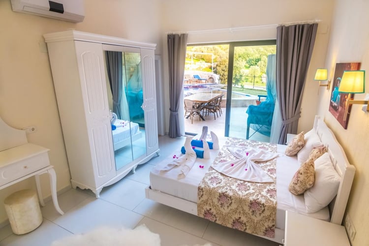 1kiralik-jakuzili-villa-deniz-manzarali-villa-villa-antik (30).jpg