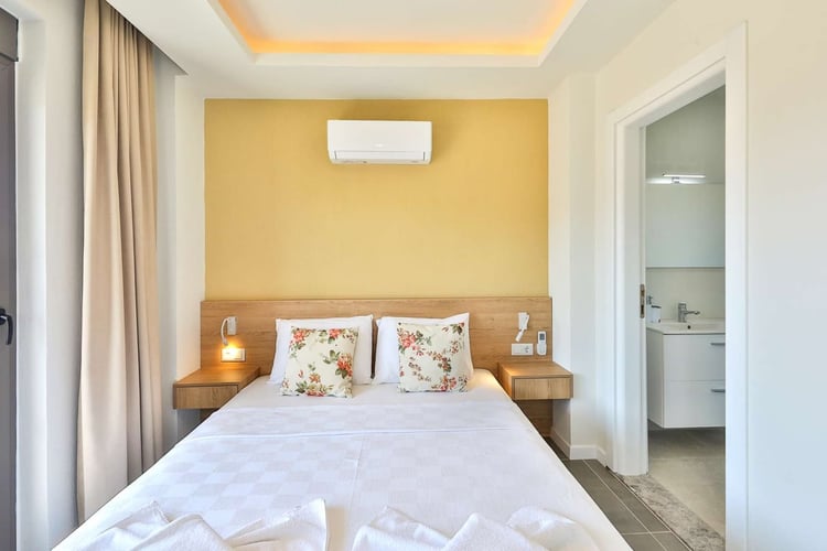 1kiralik-jakuzili-villa-yazlik-villa-serenty-kas (38).jpg