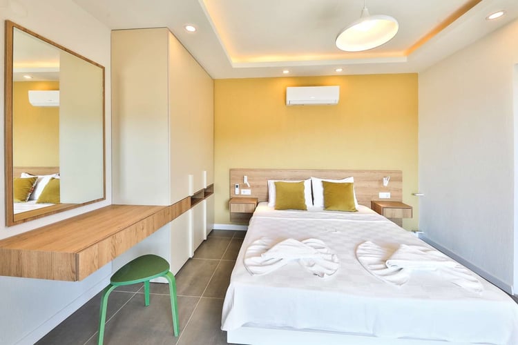 1kiralik-jakuzili-villa-yazlik-villa-serenty-kas (34).jpg