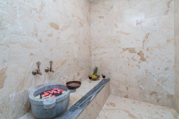 1kiralik-jakuzili-isitmali-havuzlu-villa-villa-elena- (37).jpeg