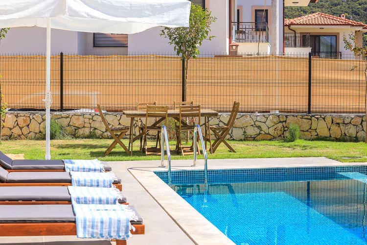 1kiralik-jakuzili-villa-yazlik-villa-serenty-kas (9).jpg