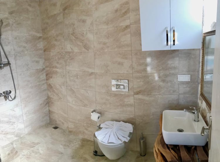 1jakuzili-kiralik-yazlik-villa-villa-metehan-18-a0f27589.jpeg