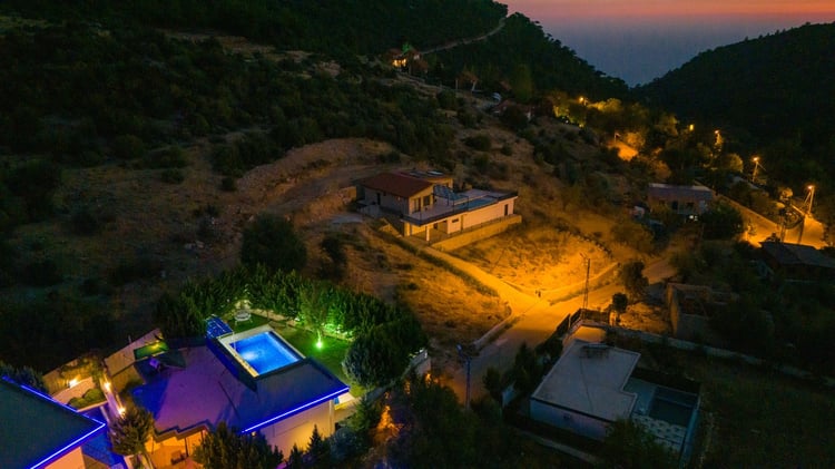 1kiralik-muhafazakar-tatil-villasi-villa-saha- (3).jpg
