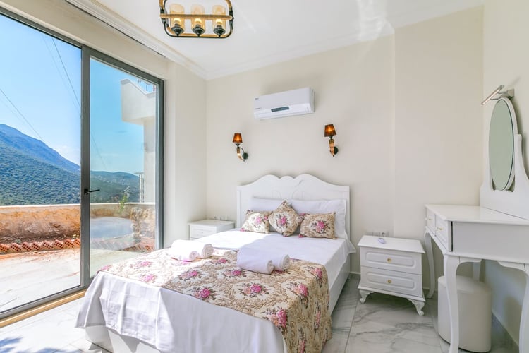 1kiralik-jakuzili-villa-deniz-manzarali-villa-villa-antik (17).jpg