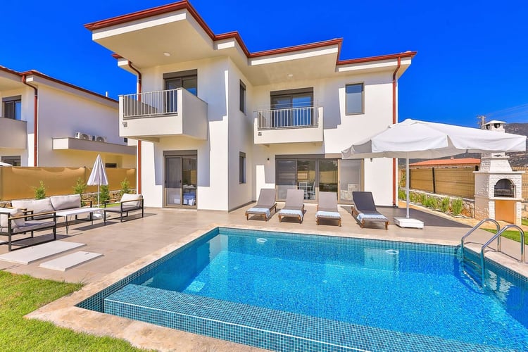 1kiralik-jakuzili-villa-yazlik-villa-serenty-kas (5).jpg