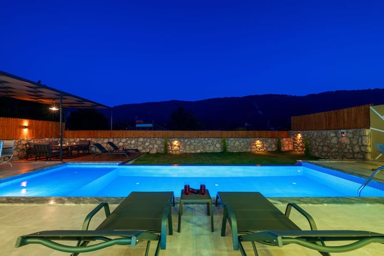 1kiralik-jakuzili-villa-villa-goldan-uno- (17).jpg