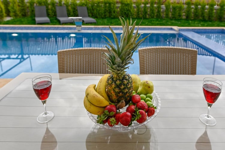 1jakuzili-kiralik-villa-villa-likya-avci (8).jpeg