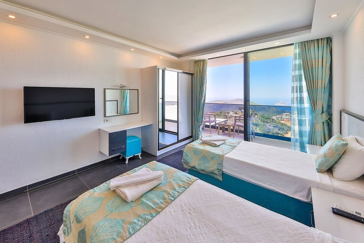 1kiralik-isitmali-havuzlu-villa-villa-kardelen- (31).jpg