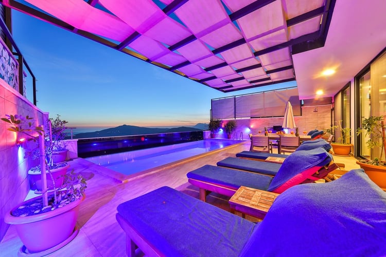 1kiralik-isitmali-havuzlu-villa-villa-kardelen- (14).jpg