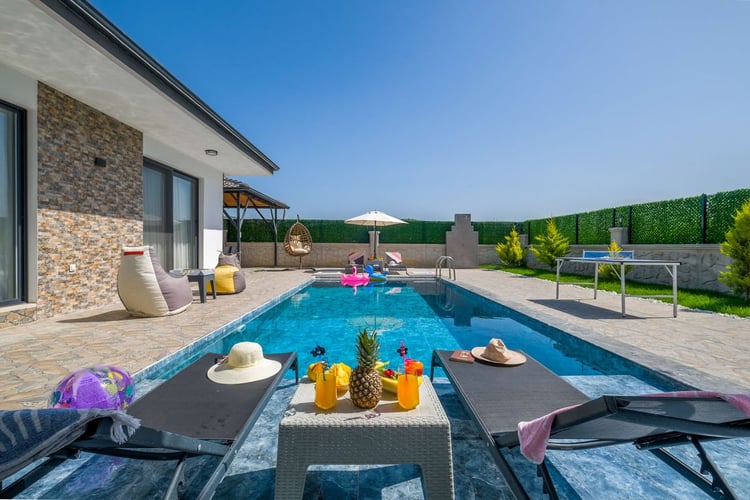 1kiralik-yazlik-villa-villa-atalar-1- (13).jpg