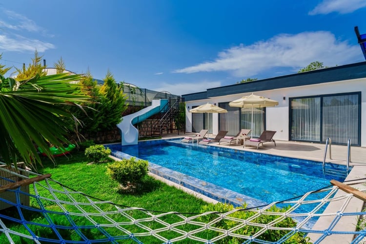 1kiralik-jakuzili-isitmali-havuzlu-villa-villa-elena- (12).jpeg