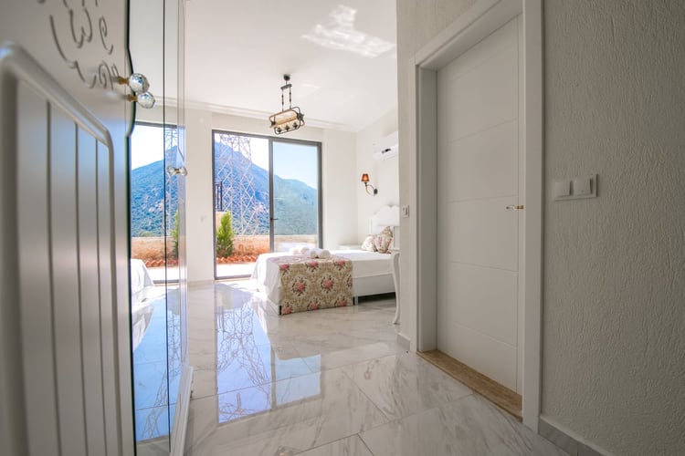 1kiralik-jakuzili-villa-deniz-manzarali-villa-villa-antik (16).jpg