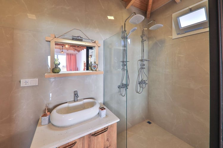 1kiralik-yazlik-villa-villa-baranda (22).jpg