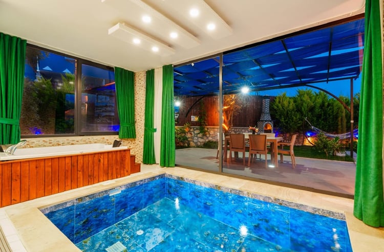 1kiralik-jakuzili-isitmali-havuzlu-villa-villa-elena- (51).jpeg