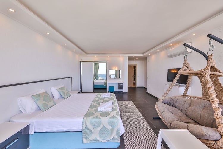 1kiralik-isitmali-havuzlu-villa-villa-kardelen- (36).jpg