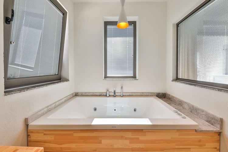 1kiralik-jakuzili-villa-yazlik-villa-serenty-kas (41).jpg