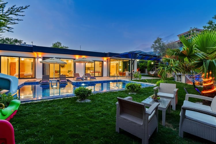 1kiralik-jakuzili-isitmali-havuzlu-villa-villa-elena- (24).jpeg