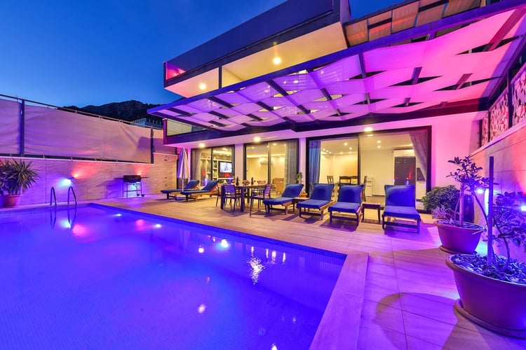 1kiralik-isitmali-havuzlu-villa-villa-kardelen- (12).jpg