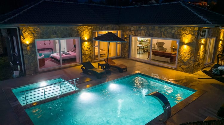 1kiralik-tatil-villasi-villa-meram- (4).jpeg