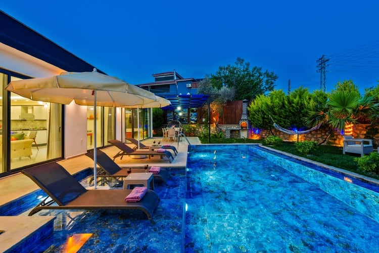 1kiralik-jakuzili-isitmali-havuzlu-villa-villa-elena- (27).jpeg