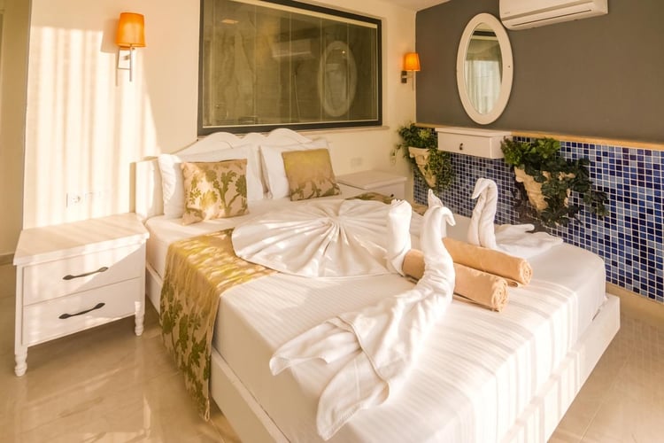 1kiralik-jakuzili-villa-deniz-manzarali-villa-villa-antik (22).jpg