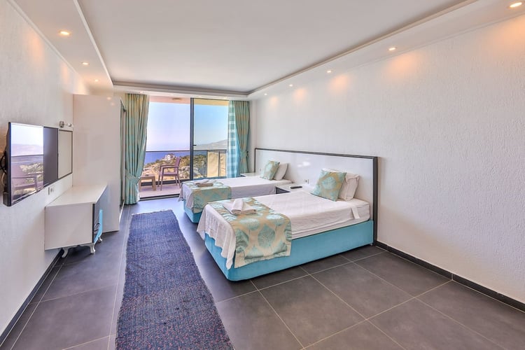 1kiralik-isitmali-havuzlu-villa-villa-kardelen- (30).jpg