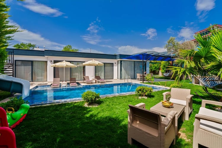 1kiralik-jakuzili-isitmali-havuzlu-villa-villa-elena- (3).jpeg