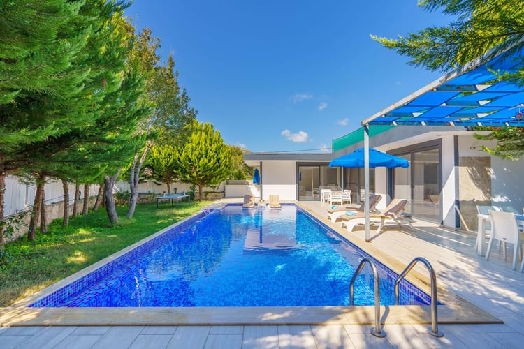 1kiralik-muhafazakar-tatil-villasi-villa-saha- (5).jpg