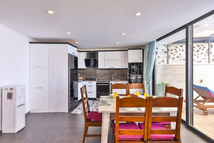 1kiralik-isitmali-havuzlu-villa-villa-kardelen- (19).jpg