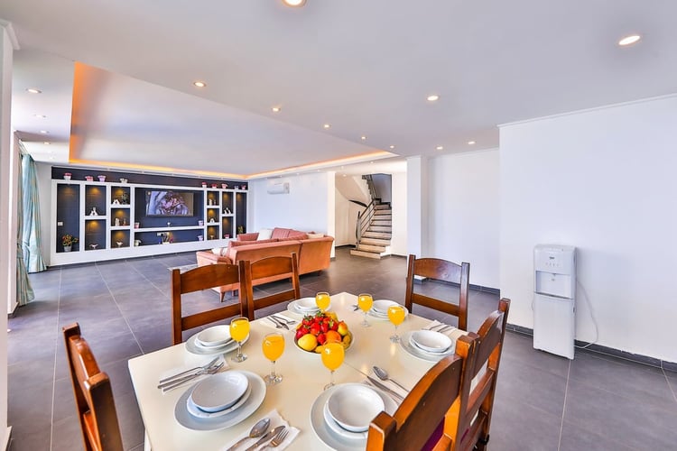 1kiralik-isitmali-havuzlu-villa-villa-kardelen- (20).jpg