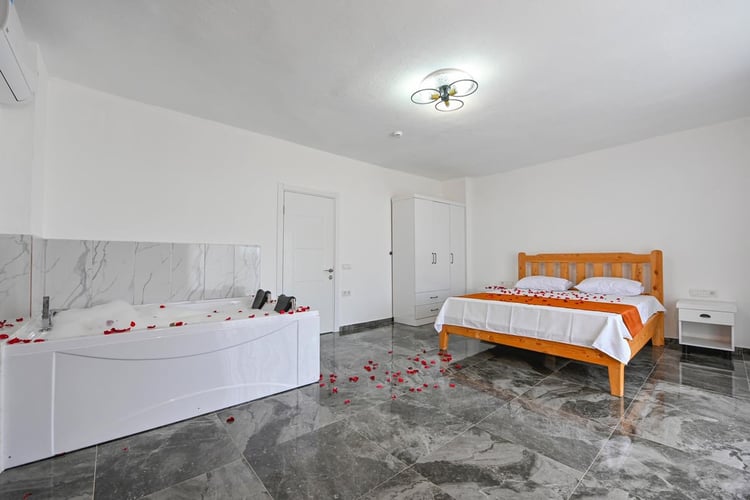 1jakuzili-kiralik-villa-villa-likya-avci (24).jpeg