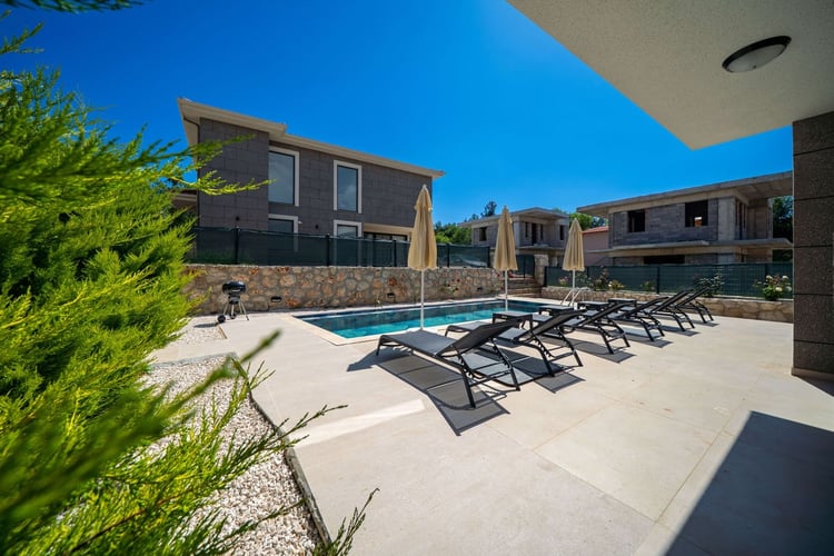 1kiralik-yazlik-villa-villa-poyraz (4).jpg