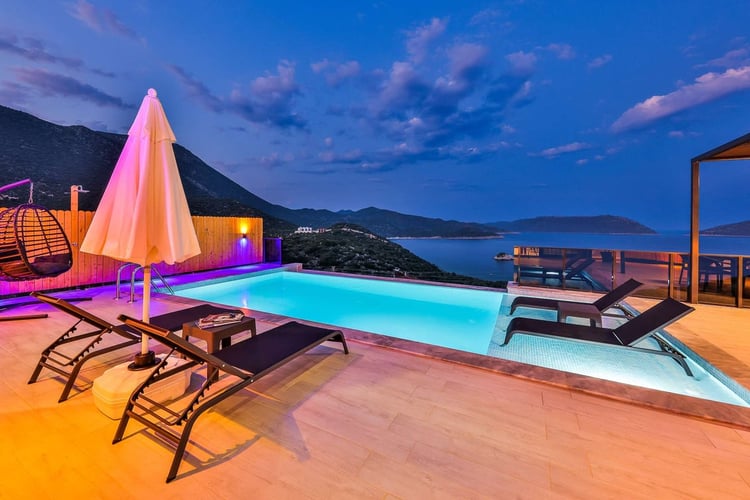 1kiralik-deniz-manzarali-villa-villa-simurg- (29).jpg