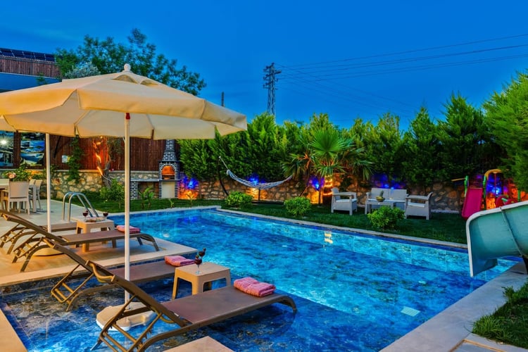 1kiralik-jakuzili-isitmali-havuzlu-villa-villa-elena- (28).jpeg