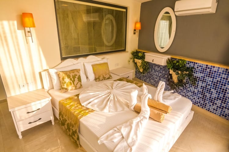 1kiralik-jakuzili-villa-deniz-manzarali-villa-villa-antik (21).jpg