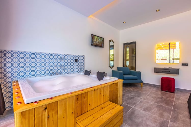 1yazlik-tatil-villasi-villa-neon- (36).jpg