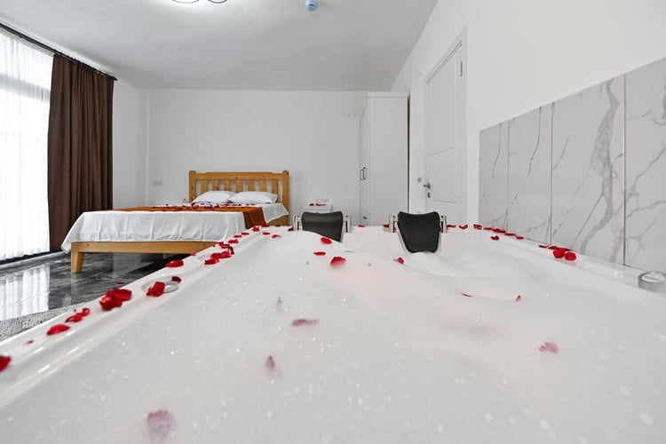 1jakuzili-kiralik-villa-villa-likya-avci (26).jpeg