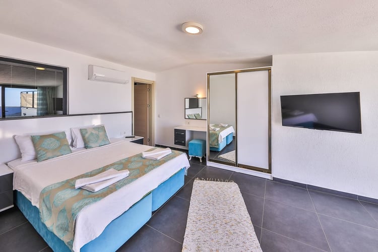 1kiralik-isitmali-havuzlu-villa-villa-kardelen- (39).jpg