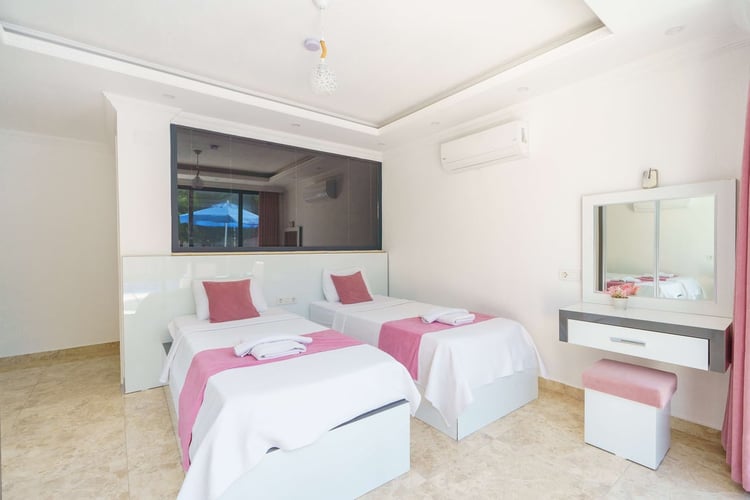 1kiralik-muhafazakar-tatil-villasi-villa-saha- (24).jpg