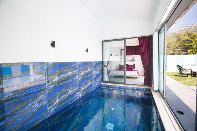 1isitmali-havuzlu-kiralik-villa-villa-monalisa-16-152133dd.jpeg